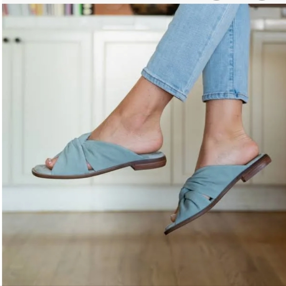 Kelsi Dagger Blue Suede Twist Tide Slide Sandals Size 7